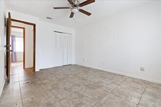 1433 SE North Balcourt Ct in Port St. Lucie, FL - Building Photo - Building Photo