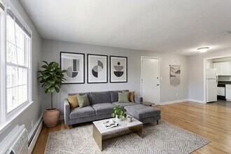 Manchester Green in Manchester, CT - Foto de edificio - Building Photo