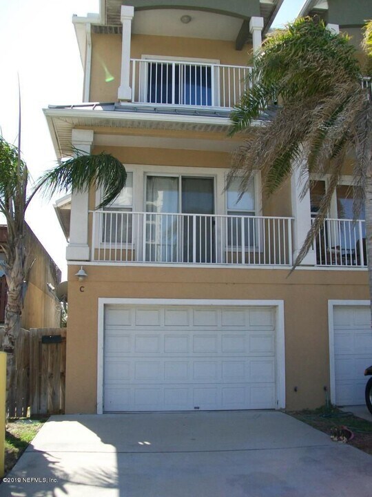 820 2nd St S in Jacksonville Beach, FL - Building Photo