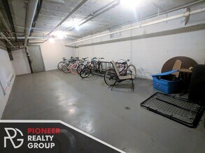517 W Belmont Ave, Unit 3 in Chicago, IL - Building Photo - Building Photo