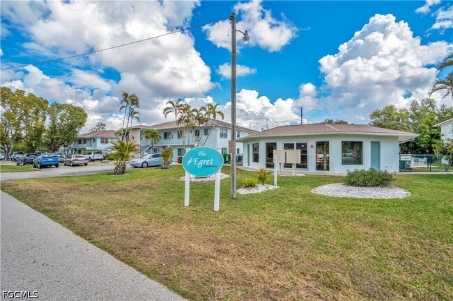 203 SE 15th Pl in Cape Coral, FL - Building Photo - Building Photo