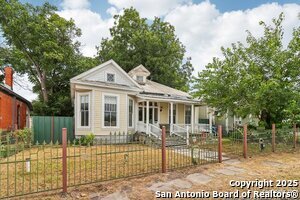 109 Paso Hondo St in San Antonio, TX - Building Photo - Building Photo
