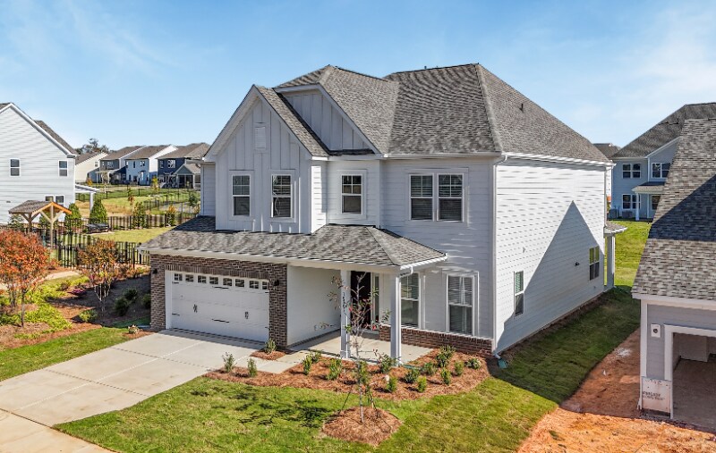 10205 Whitaker Pointe Dr in Huntersville, NC - Building Photo