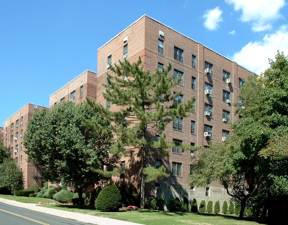 Hudson Park Cooperative Apartments in New Rochelle, NY - Building Photo
