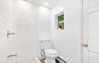 13 Alturas Rd in Highland Lakes, NJ - Foto de edificio - Building Photo