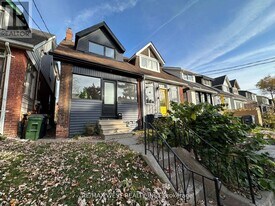 81 Kent Rd in Toronto, ON - Building Photo