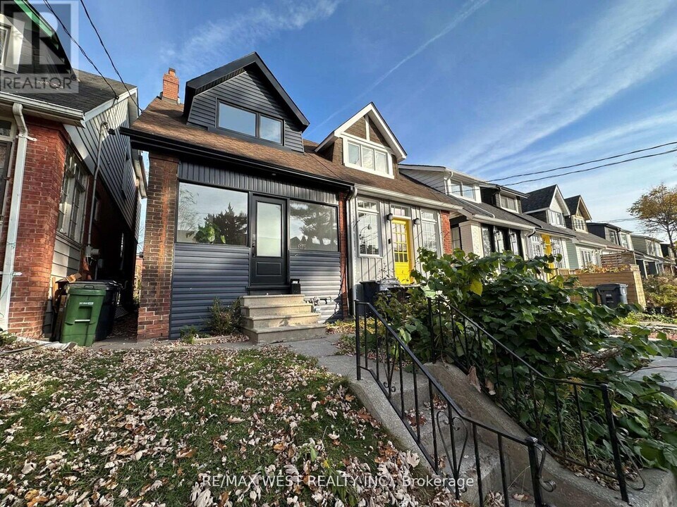 81 Kent Rd in Toronto, ON - Building Photo