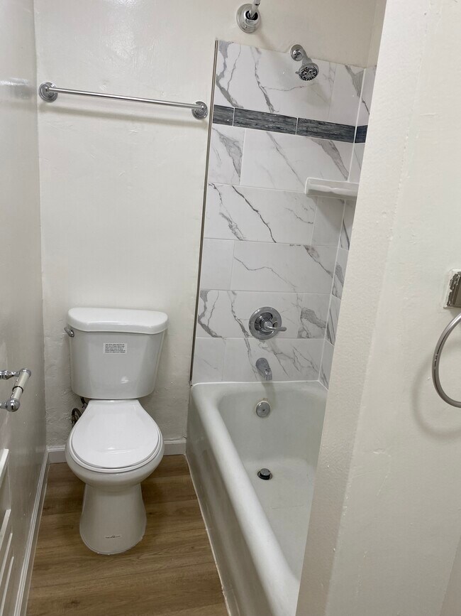 1253 Chelsea Ave in Santa Monica, CA - Building Photo - Building Photo