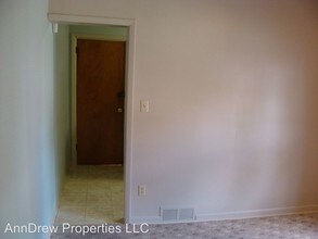 329 Lyon St NE in Grand Rapids, MI - Building Photo - Building Photo