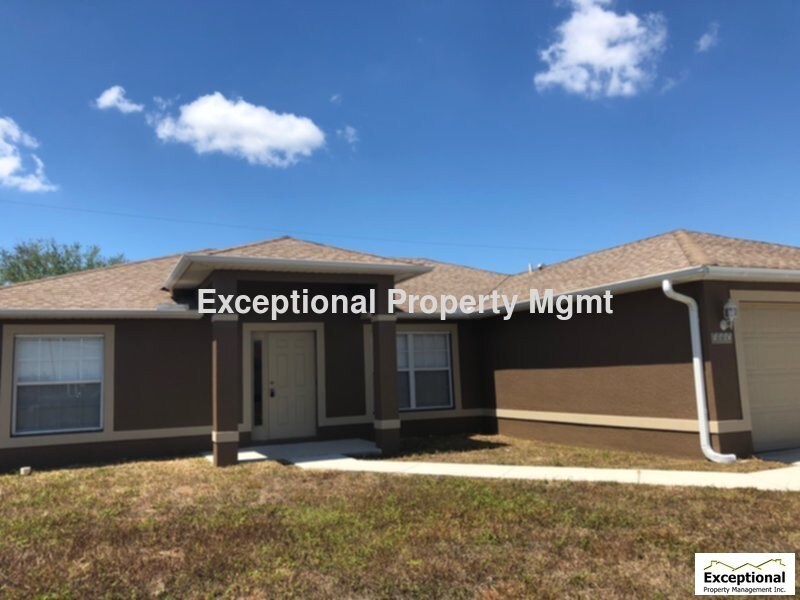 1002 NW 5th Ave in Cape Coral, FL - Building Photo