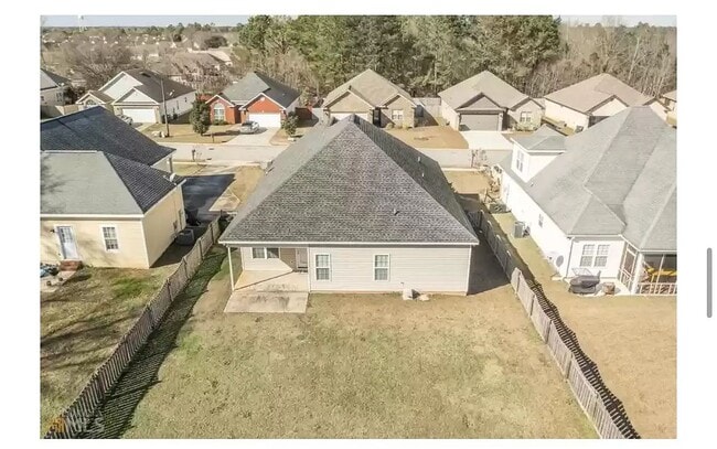 211 Gray Fox Xing in Bonaire, GA - Building Photo - Building Photo