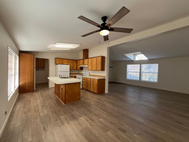 2010 Modoc St in Klamath Falls, OR - Building Photo - Building Photo