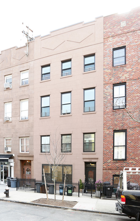 555 Henry St in Brooklyn, NY - Building Photo