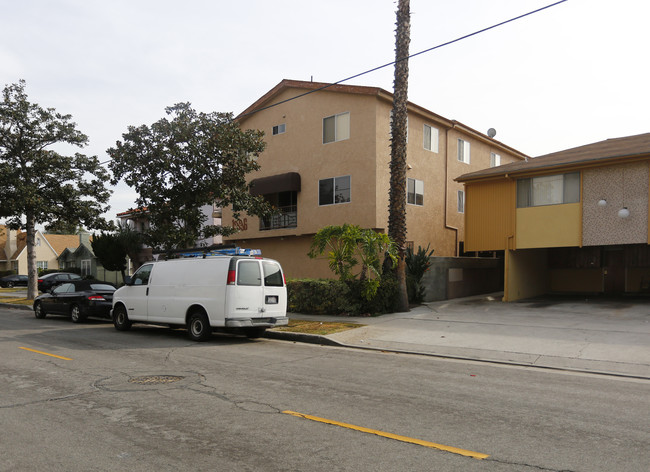 1336 E Harvard St in Glendale, CA - Foto de edificio - Building Photo