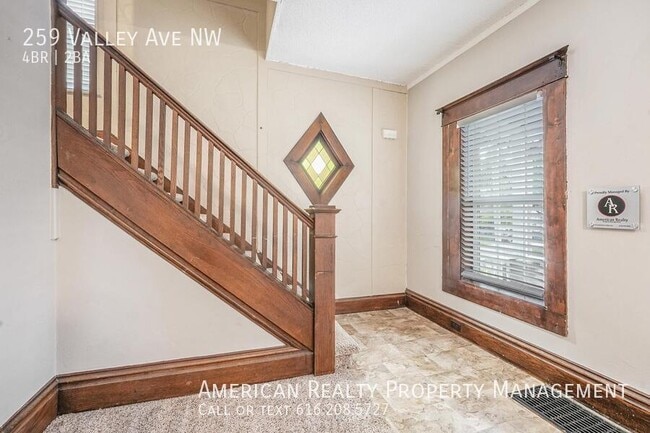 259 Valley Ave NW in Grand Rapids, MI - Building Photo - Building Photo