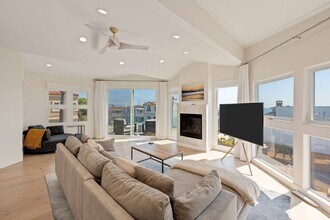 301 2nd St in Manhattan Beach, CA - Building Photo - Building Photo