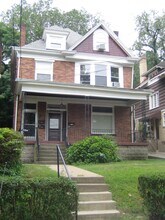 5704 Darlington Rd, Unit 2nd Flr Apt Aug 1 in Pittsburgh, PA - Foto de edificio - Building Photo
