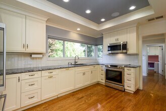 1537 Escondido Way in Belmont, CA - Building Photo - Building Photo