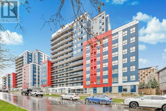 258A-258A Sunview St in Waterloo, ON - Building Photo - Building Photo