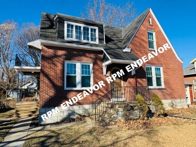 221 N Benton Ave in St. Charles, MO - Building Photo - Building Photo
