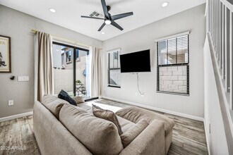 4827 E Village Dr in Scottsdale, AZ - Building Photo - Building Photo