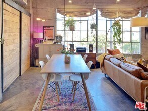 1855 Industrial St in Los Angeles, CA - Building Photo - Building Photo