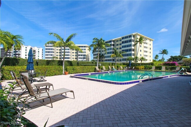 3400 Gulf Shore Blvd N in Naples, FL - Building Photo - Building Photo