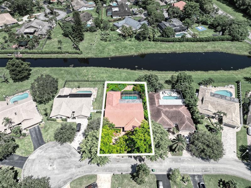 303 NW 105th Terrace in Coral Springs, FL - Building Photo