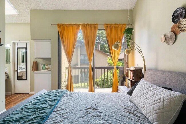 260 Cagney Ln in Newport Beach, CA - Building Photo - Building Photo