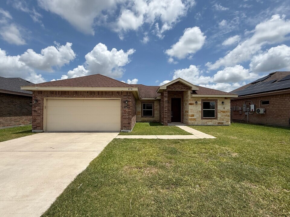8718 Curlew St in Harlingen, TX - Building Photo