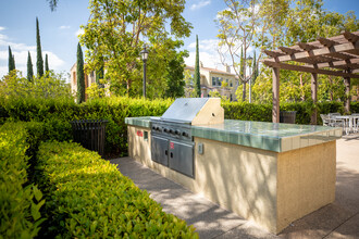 Rolling Hills Gardens Apartments in Chula Vista, CA - Building Photo - Building Photo