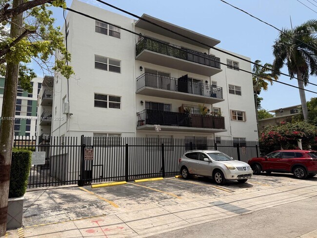 444 SW 4th St in Miami, FL - Building Photo - Building Photo