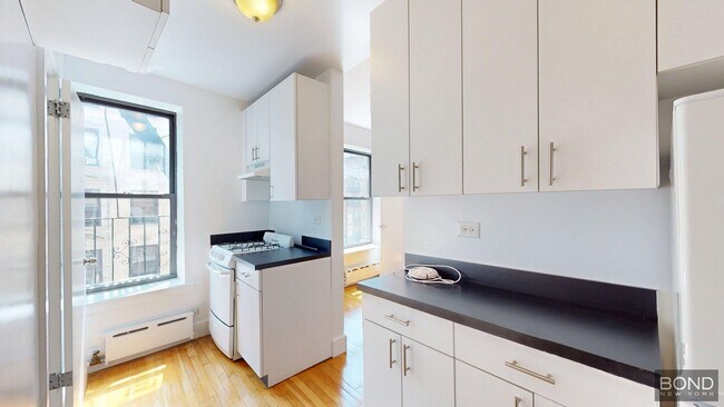 151 Mott St in New York, NY - Building Photo - Building Photo