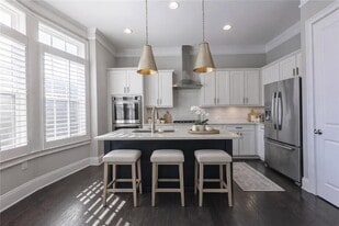 3618 Brookleigh Ln NE in Brookhaven, GA - Building Photo