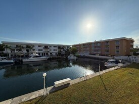 3522 NE 171 St in Miami, FL - Building Photo