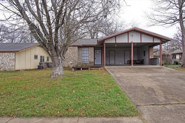 6305 Emerald Forest Dr in Austin, TX - Building Photo - Building Photo