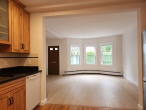 27 Knapp St, Unit 1 in Somerville, MA - Building Photo - Building Photo