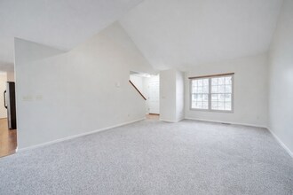 8602 Smokey Hollow Dr in Lewis Center, OH - Building Photo - Building Photo