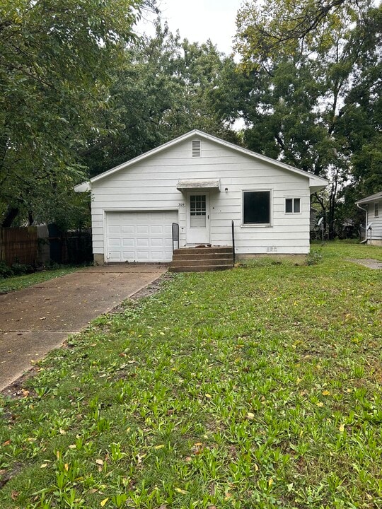 309 S Exchange St in Emporia, KS - Building Photo