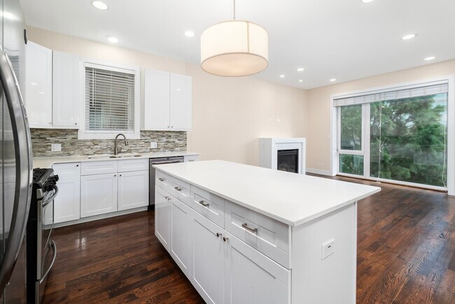 3508 N Sacramento Ave in Chicago, IL - Building Photo - Building Photo