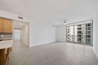 2150 N Bayshore Dr, Unit 2709 in Miami, FL - Building Photo - Building Photo