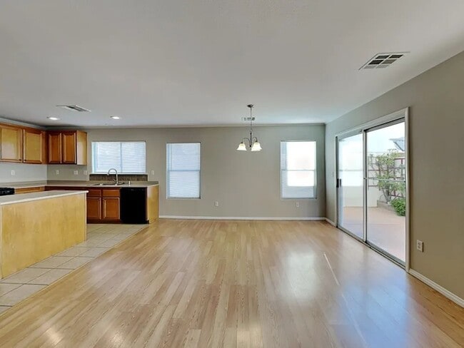 4257 Olympic Point Dr in Las Vegas, NV - Foto de edificio - Building Photo