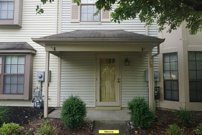 property at 10 Carlyle Ct