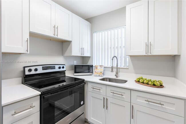 1041 SW 15th Ave in Fort Lauderdale, FL - Building Photo - Building Photo