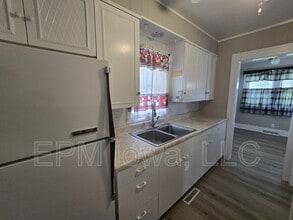 1124 Kern St in Waterloo, IA - Building Photo - Building Photo