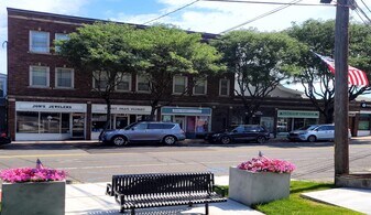 701 Main St, Unit Apt 1-2 in Watertown, CT - Building Photo