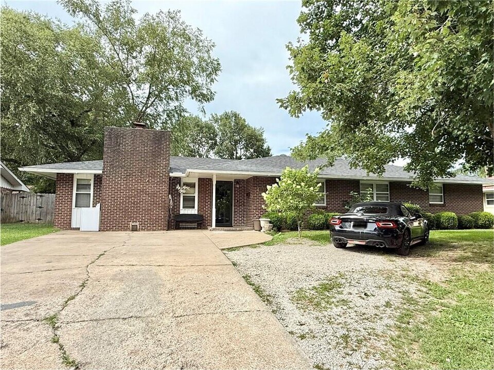 1816 Ross Ave in Springdale, AR - Building Photo