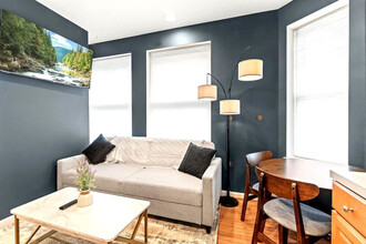 242 S 17th St in Philadelphia, PA - Building Photo - Building Photo