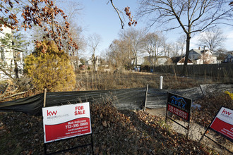 168 Central Ave in Metuchen, NJ - Foto de edificio - Building Photo