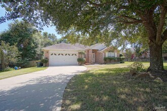 5947 Grandview Dr in Milton, FL - Building Photo - Building Photo